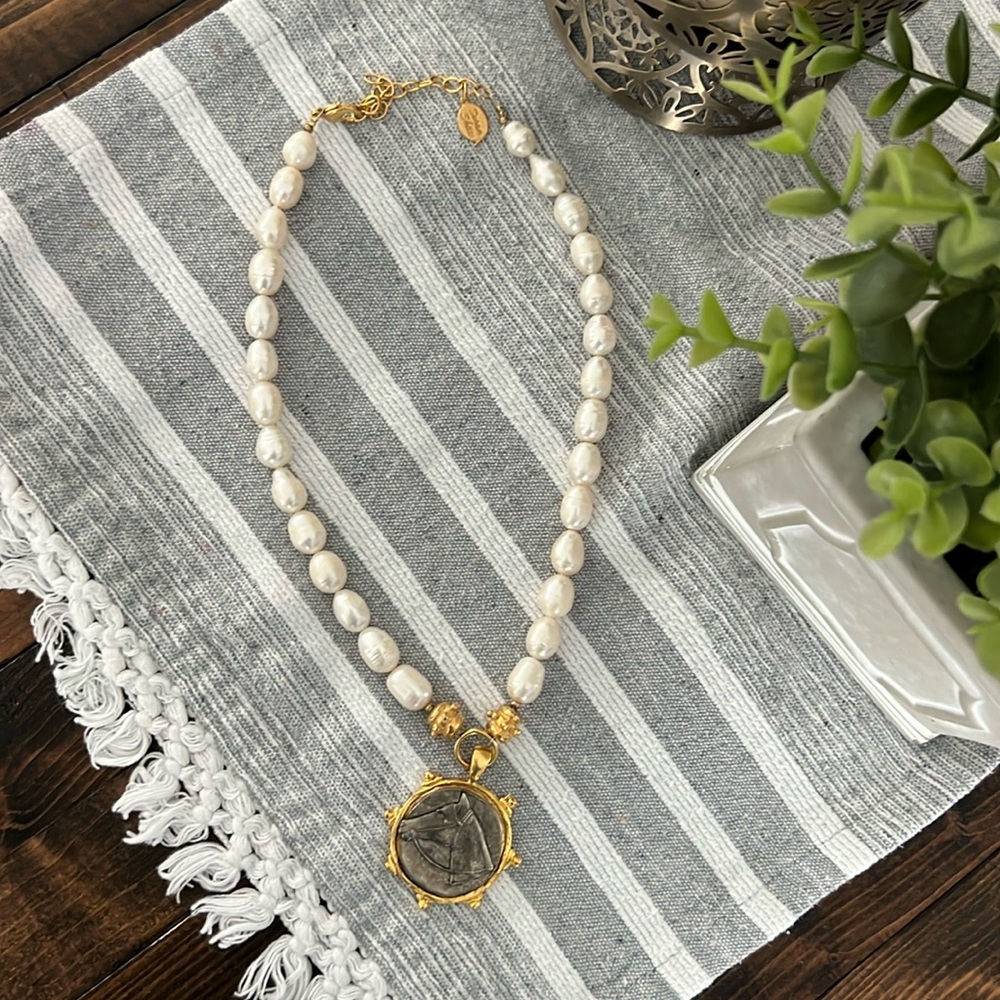 Susan Shaw fresh water pearls horse pendant necklace